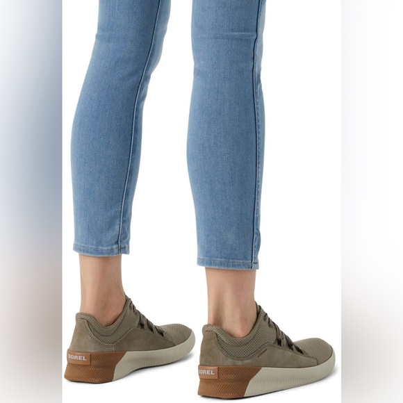 Sorel Women Green Sneakers with Tan Sole - Picture 6 of 7